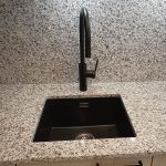 Composiet spoelbak onderbouw in graniet blad