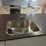 RVS spoelbak vlak ingebouwd in composiet blad