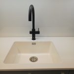 Wit comopsiet bak verlijmd in wit composiet blad