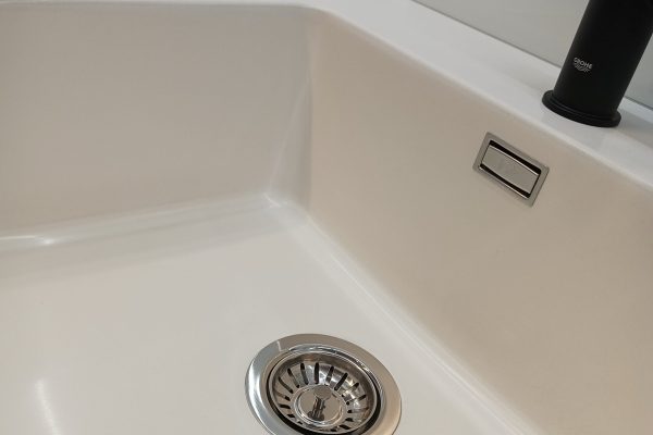 Geheel naadllos ingelijmde spoelunit