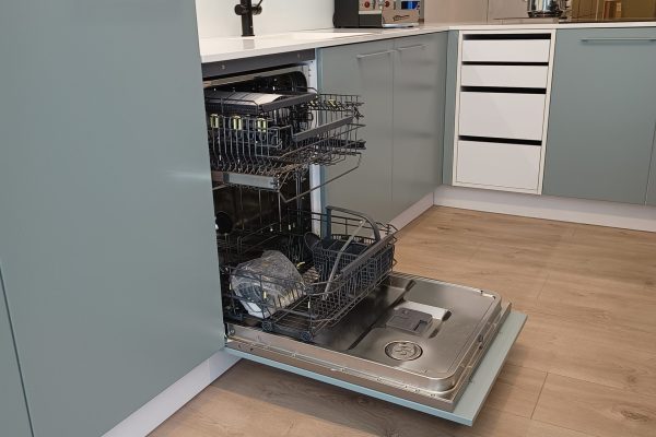 Vaatwasser met besteklade